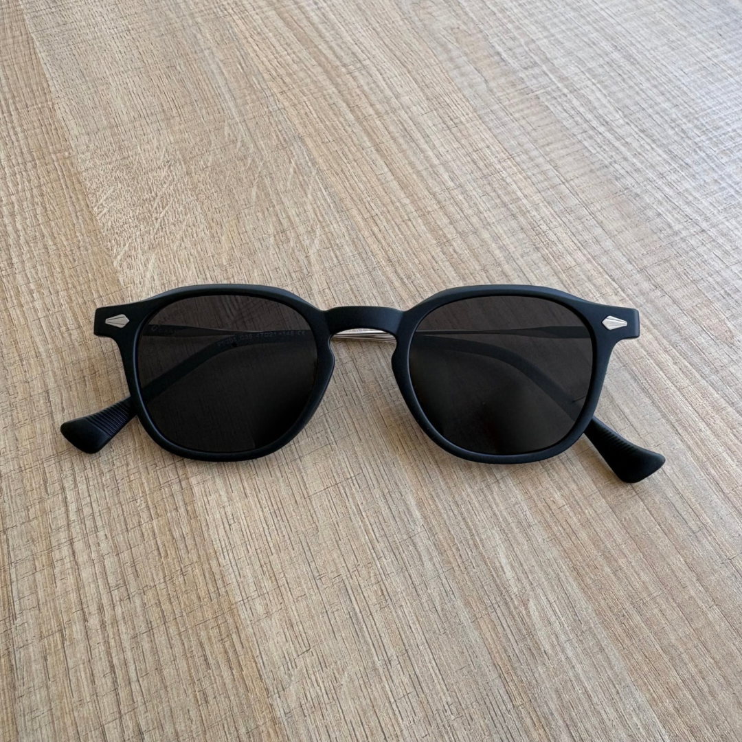 Icon matte black